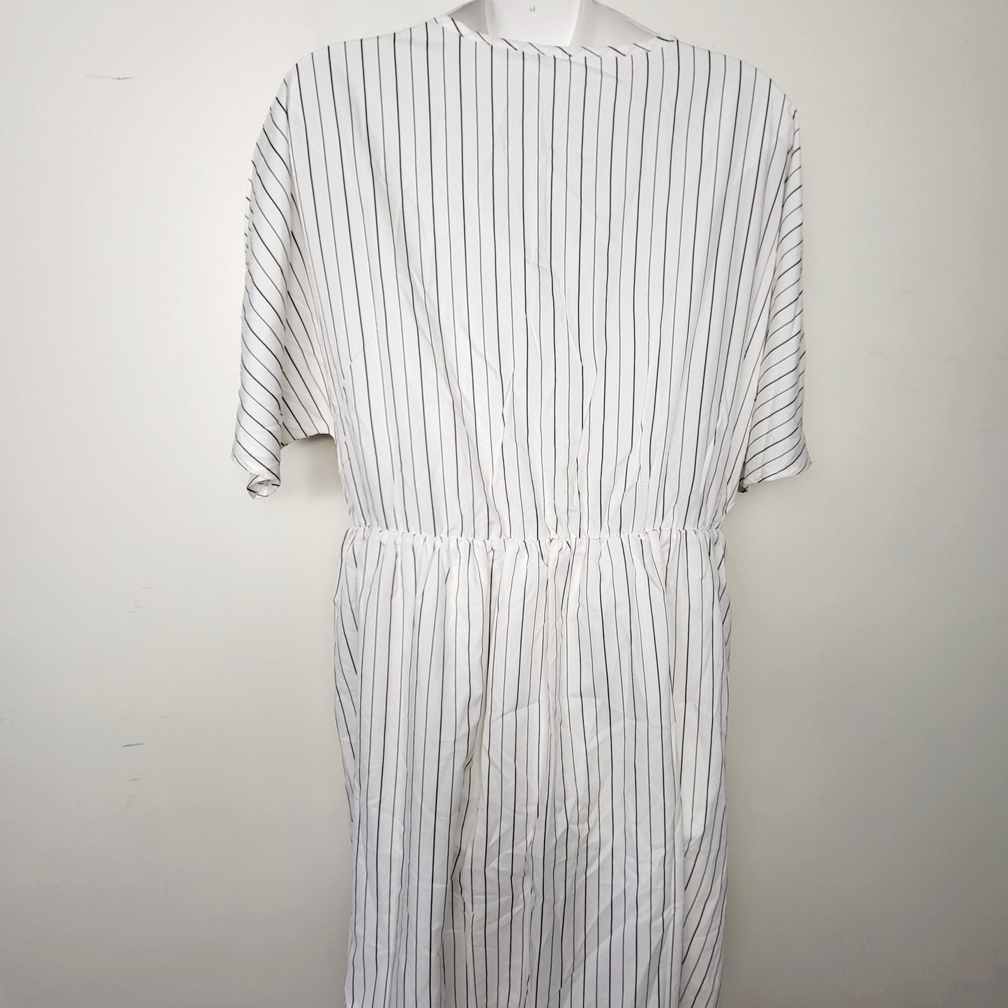 MFTZ1 - NEW - Meet Curve white vertical stripe beach cover up dress. Size large