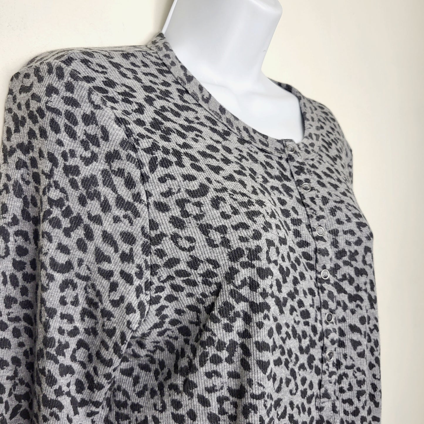 MBRS - Aerie grey leopard print ribbed Henley top. Tag size large but measures as a medium