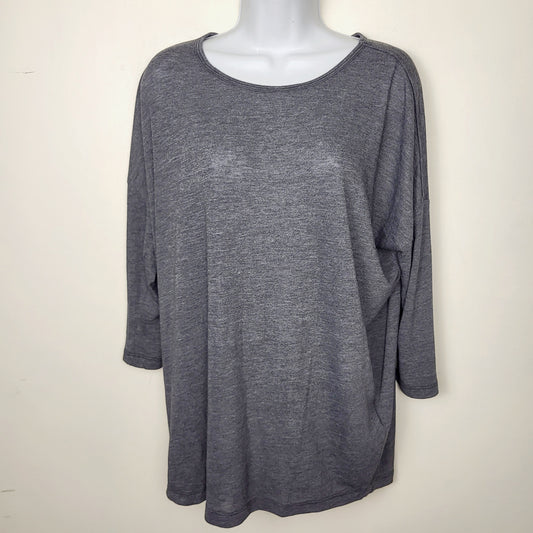MBRS - NEW - Silver Icing Vero Moda grey "Simplicity Speaks" top. Size large