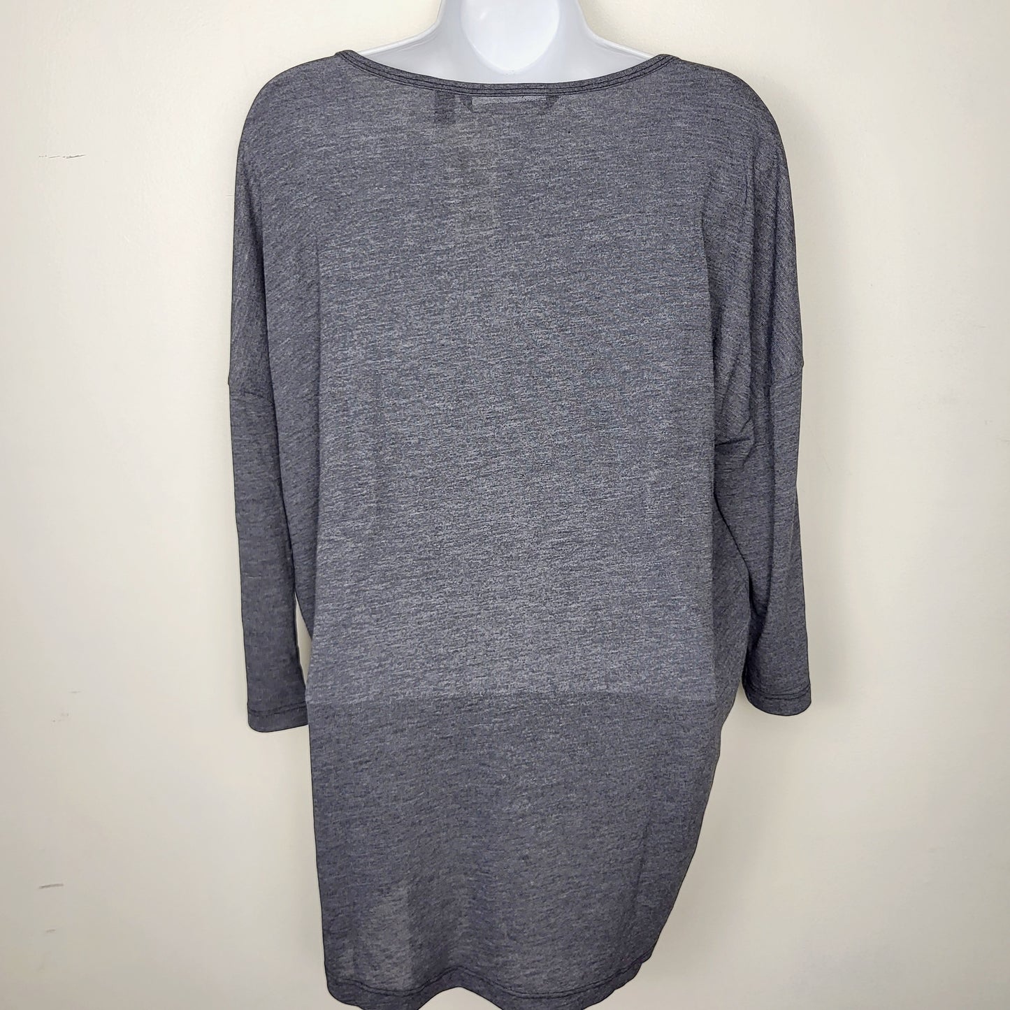 MBRS - NEW - Silver Icing Vero Moda grey "Simplicity Speaks" top. Size large
