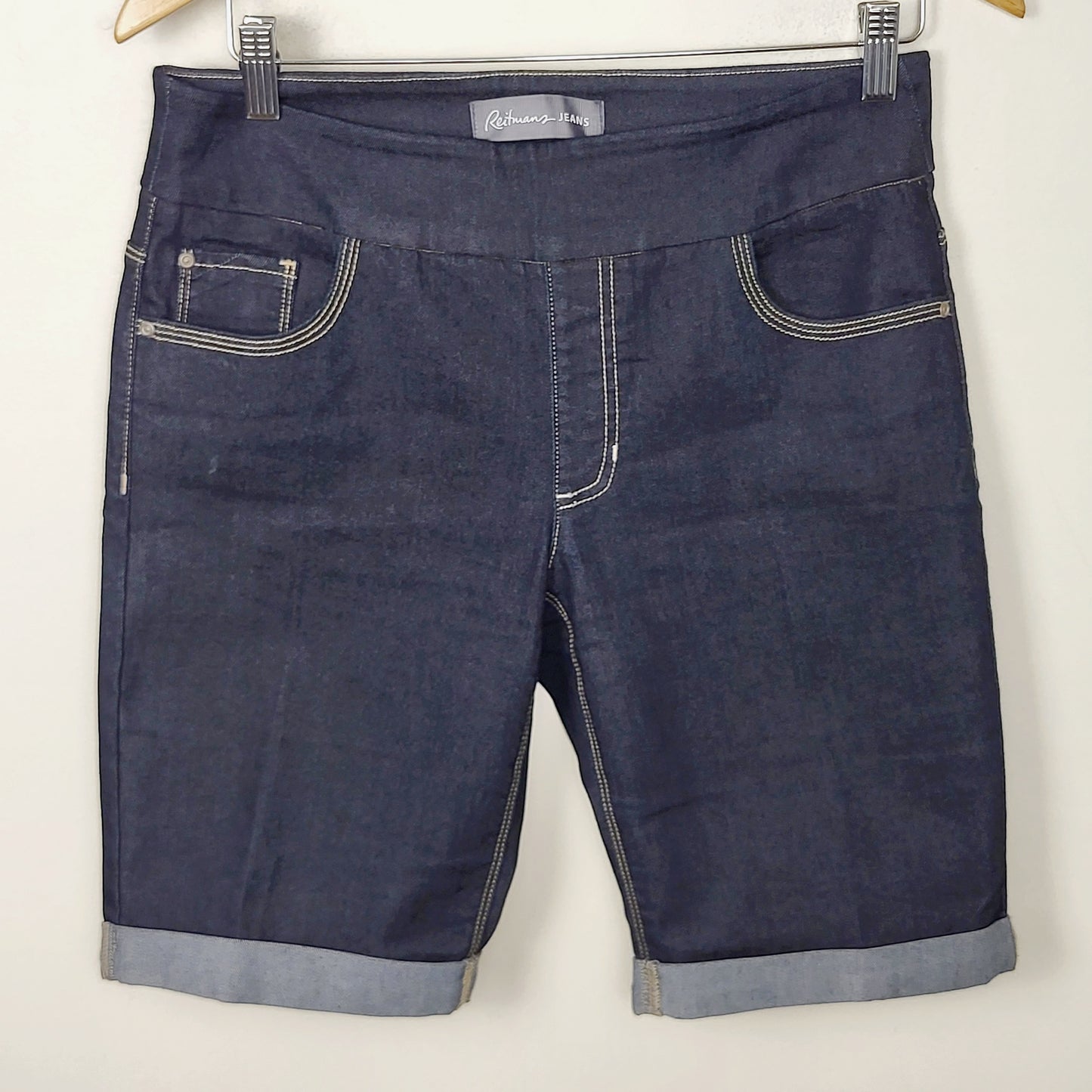 JUDR1 - Reitmans dark wash stretchy jegging style shorts. Size 8 Petite