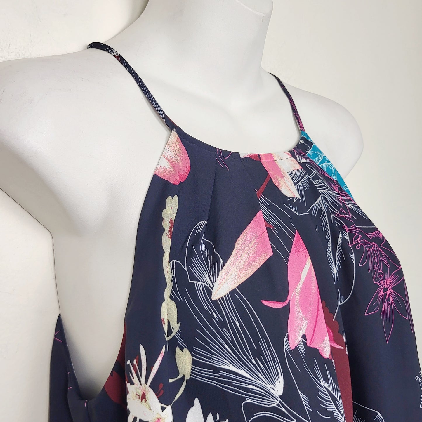 JUDR1 - RW and Co. navy floral print sleeveless top. Size small