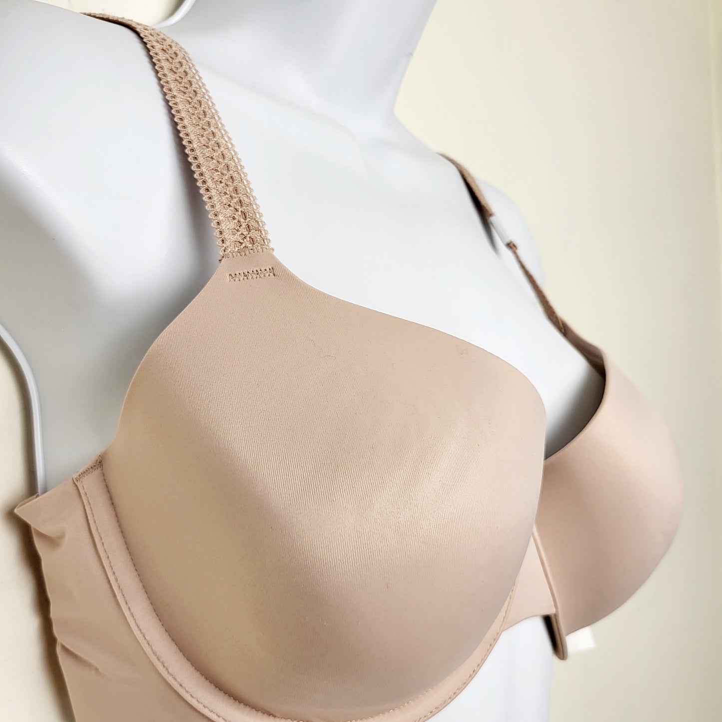 MFTZ2 - NEW - Calvin Klein "Liquid Touch" lightly padded underwire bra. Size 36C