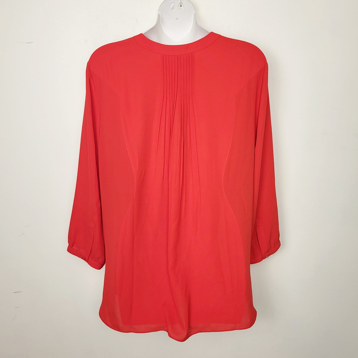 MFTZ2 - NEW - NYDJ strawberry coloured pintuck blouse. Size large