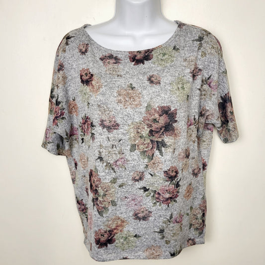 MFTZ2 - Eclipse grey knit floral print top. Sizes like a large