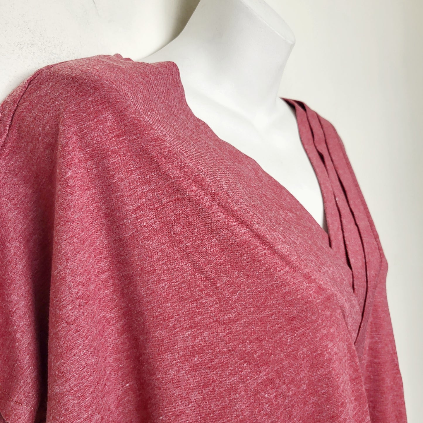 MFTZ2 - Pinky-red v-neck t-shirt. Size large
