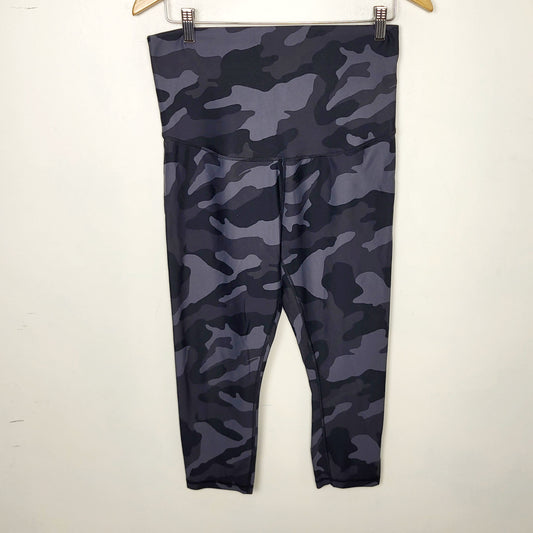 MFTZ2- Old Navy capri length camouflage Powersoft leggings. Size medium