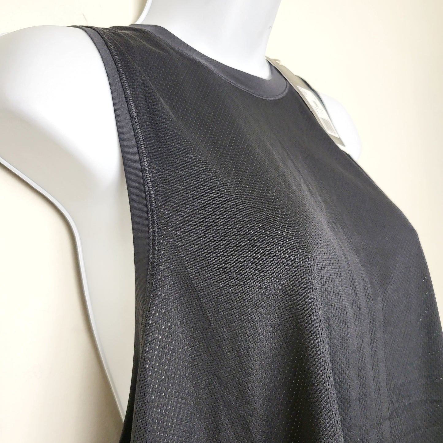 MFTZ2 - NEW - Adidas Hiit Quickburn tank. Size large