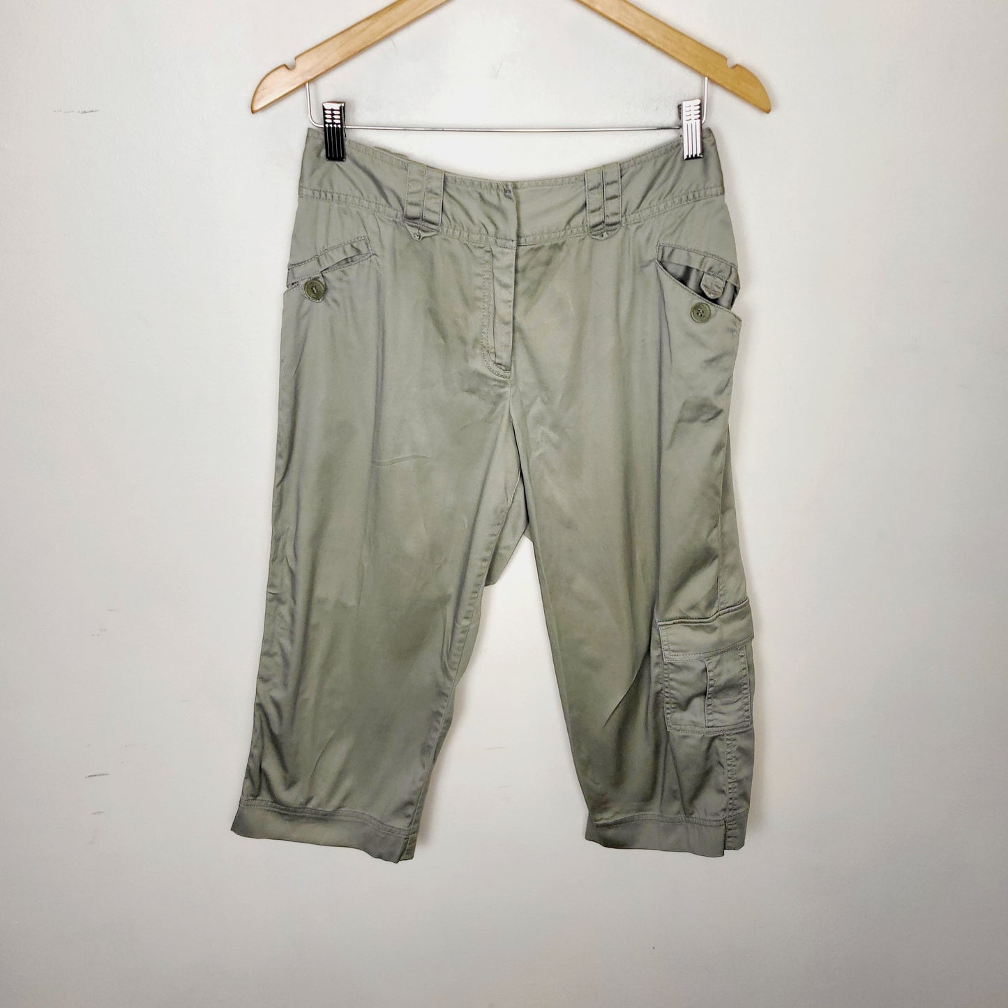 AMRO1 - Cherokee green capri length cargo trousers. Size 8