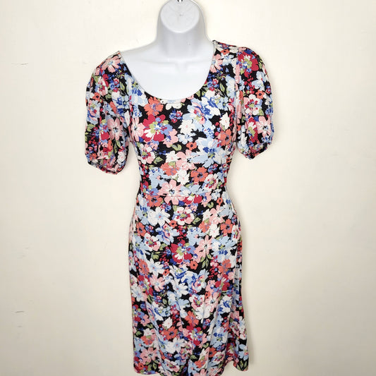 CSEB2 - Suzy Shier floral print dress with keyhole opening at back. Size small