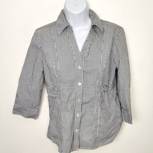 CSEB2 - Style and Co. Petite grey stried button down shirt. Size 4 Petite