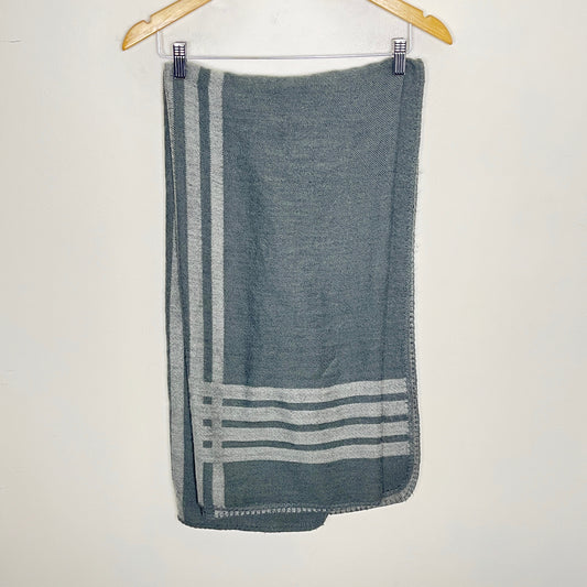 ESZ2 - BB Dakota two-tone grey blanket scarf