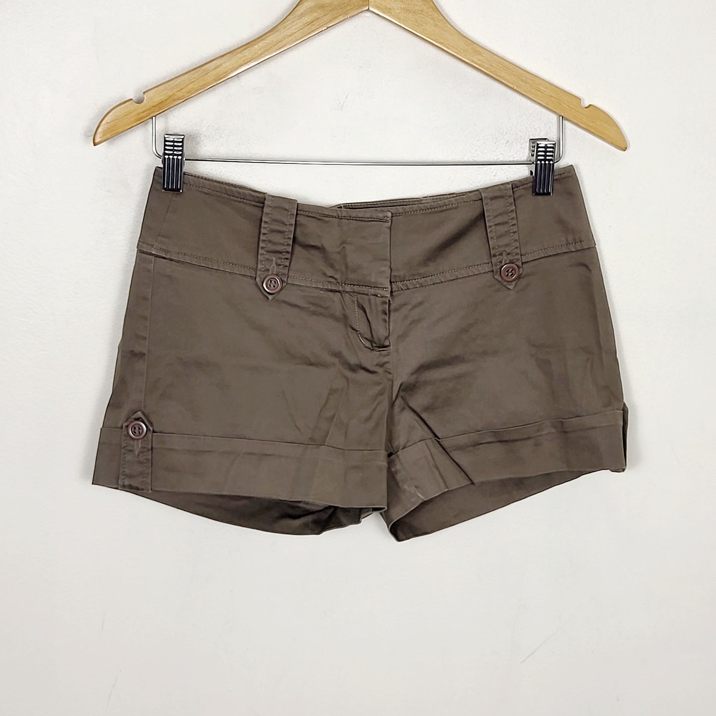 JECH1 - Dynamite khaki shorts. Size 5