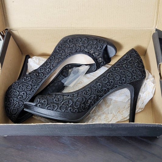JECH1 - NEW - Le Chateau black mesh lacey style high heels. Size 7