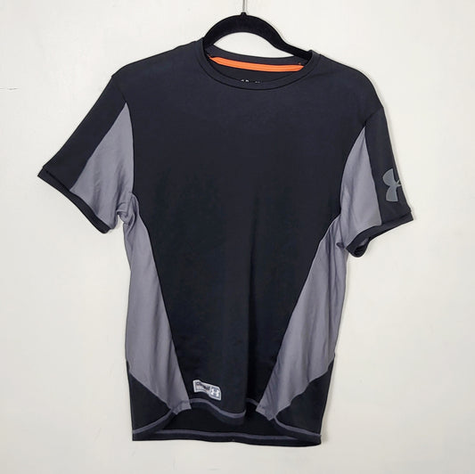 CFTZ - Under Armour grey and black heatgear t-shirt. Size medium