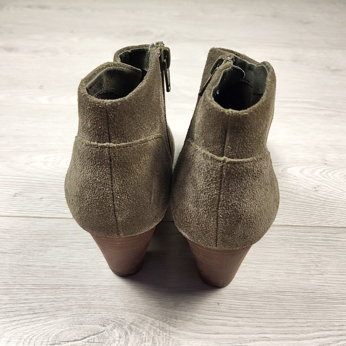 CFTZ2 - Aldo olive green suede ankle boots. Size 7