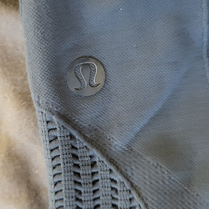 ESZ2 - Lululemon blue Flow & Go crop leggings in Astro Blue colour. Size 4