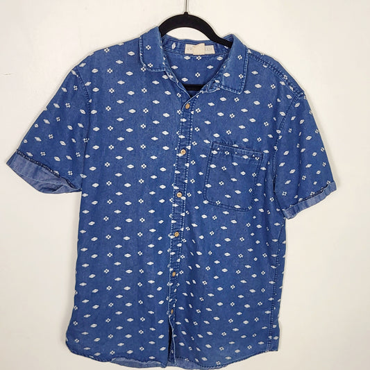 CKLB1 - Urban Man Aztec print casual button down short sleeve shirt. Men's size XL