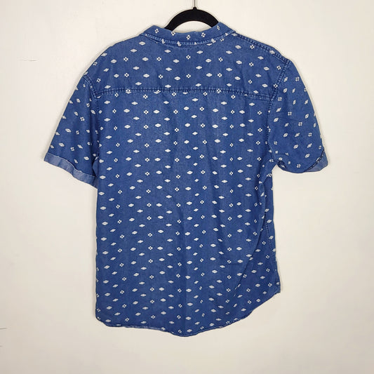 CKLB1 - Urban Man Aztec print casual button down short sleeve shirt. Men's size XL