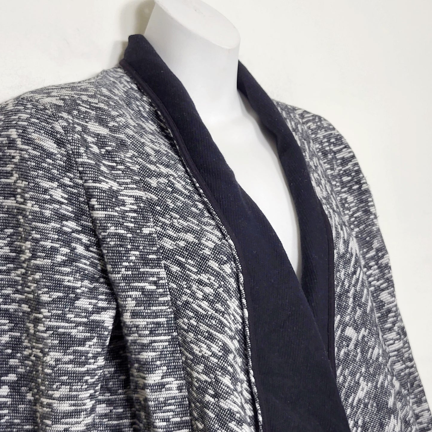 CKLB1 - Club Monaco boucle stitch drape front open cardigan sweater with pockets. Size large
