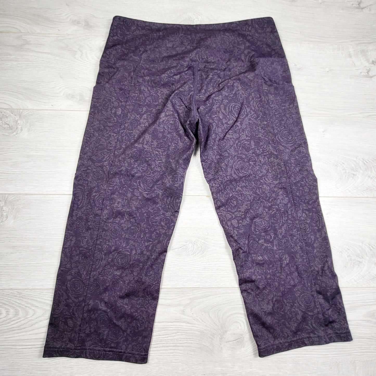 AGLL1 - Kirkland purple pattered cropped yoga pants. Size large