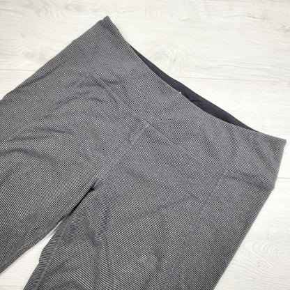 AGLL1 - Tuff Athletics grey striped cropped yoga pants. Size XL