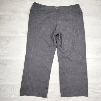 AGLL1 - Tuff Athletics grey striped cropped yoga pants. Size XL