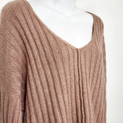 MVLK1 - Abercrombie & Fitch pinky-brown loose fit rib knit v-neck sweater. Size small