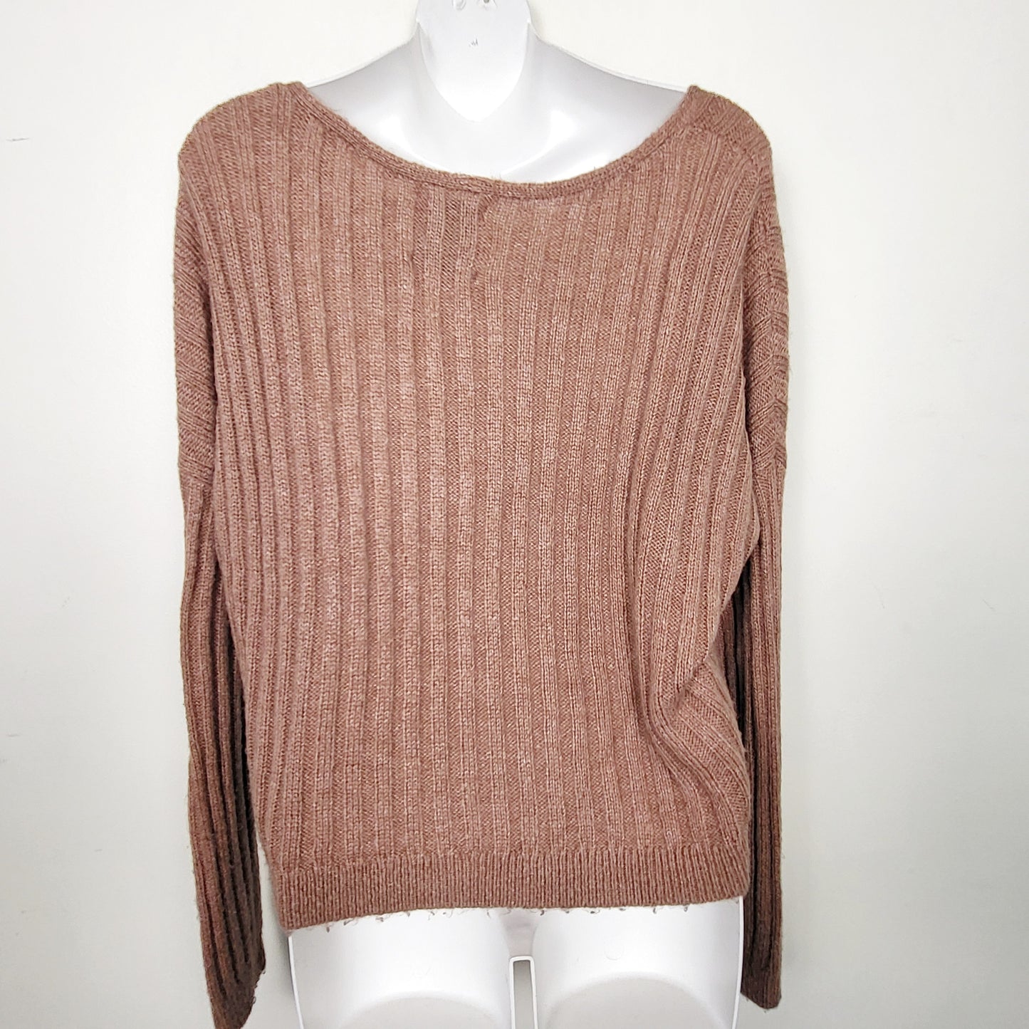 MVLK1 - Abercrombie & Fitch pinky-brown loose fit rib knit v-neck sweater. Size small
