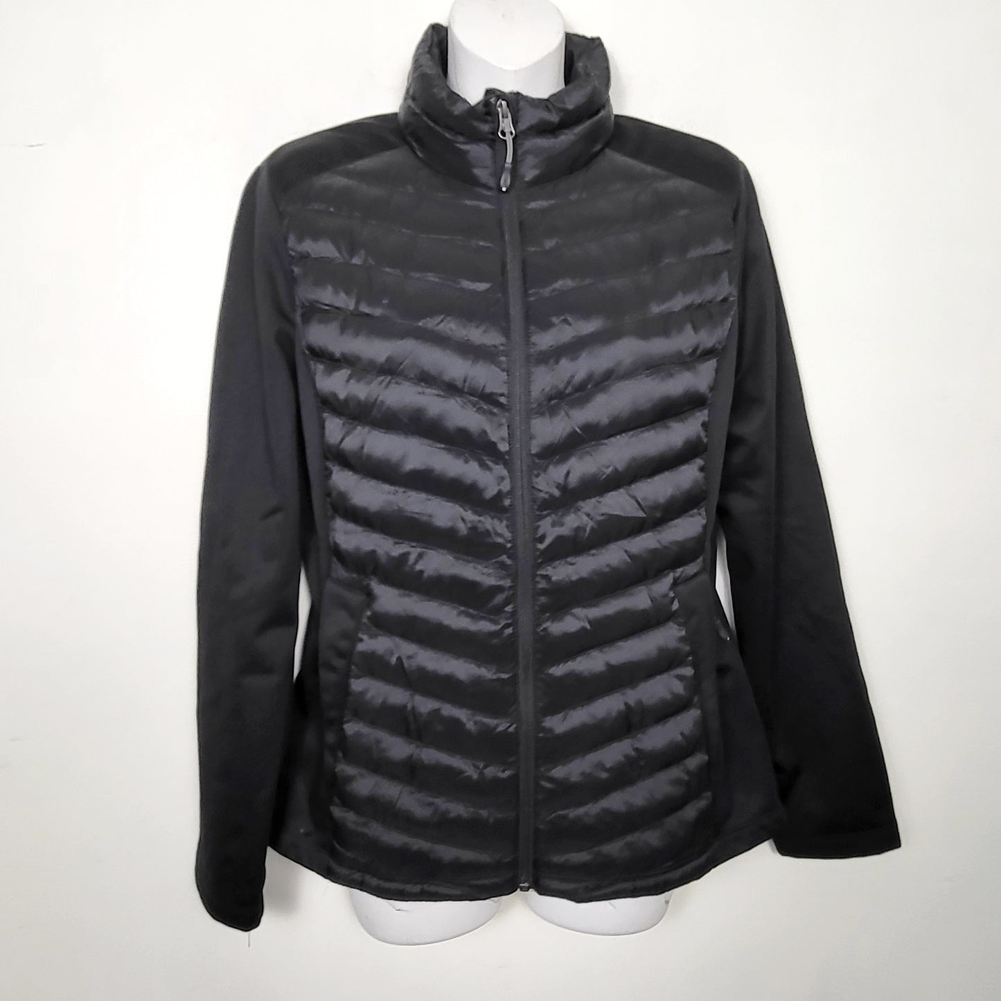 DZAV1 - 32 Degrees black quilted heatgear jacket with neoprene sleeves. Size small