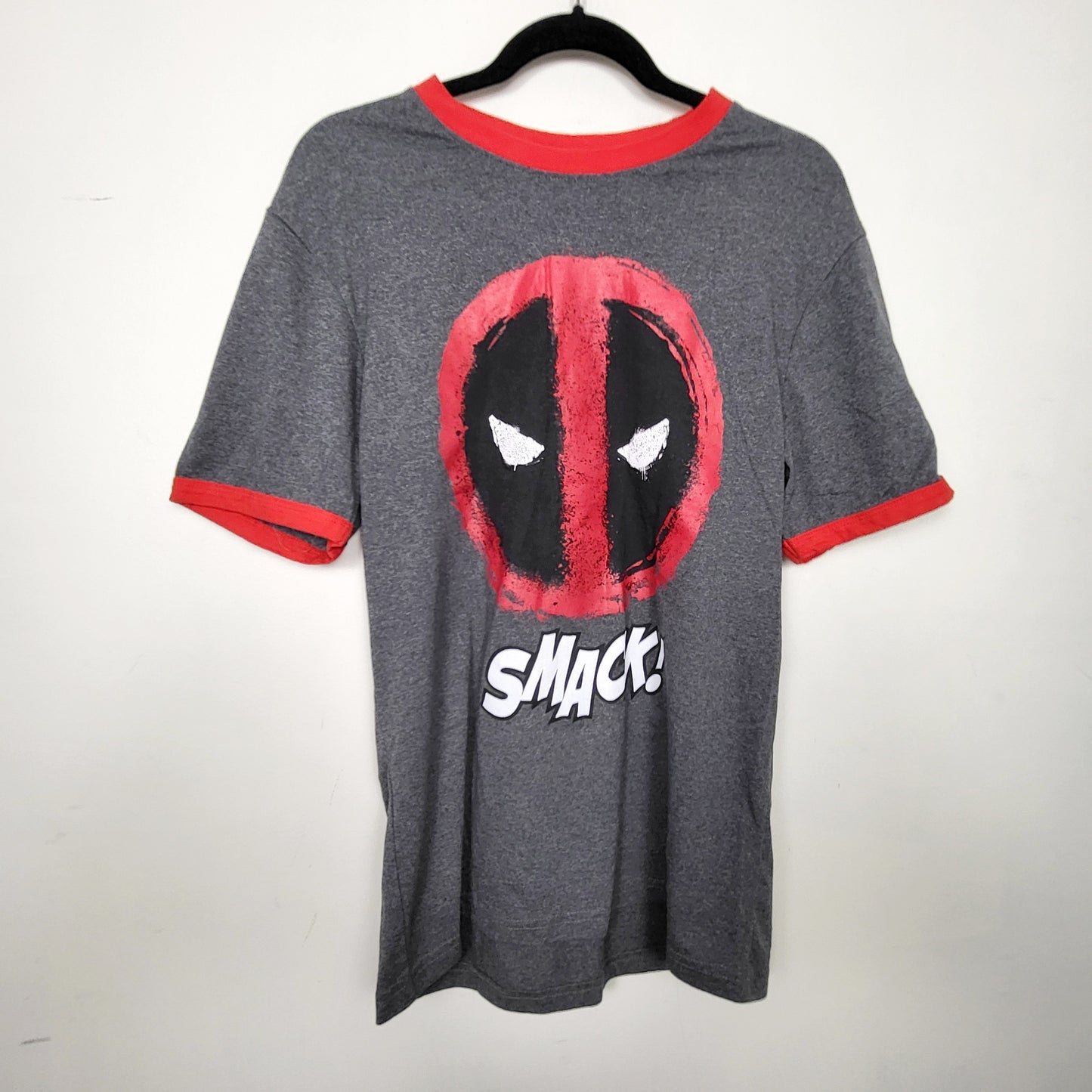 DZAV1 - Marvel grey Deadpool t-shirt. Men's size medium