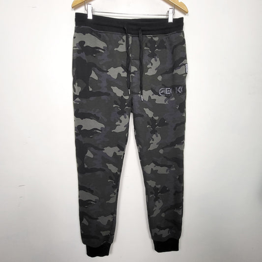 DZAV1 - Ecko camouflage plush lined joggers. Size like a medium