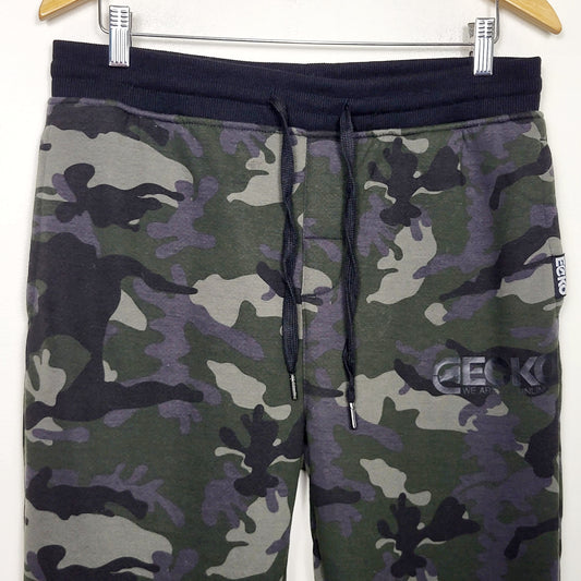 DZAV1 - Ecko camouflage plush lined joggers. Size like a medium