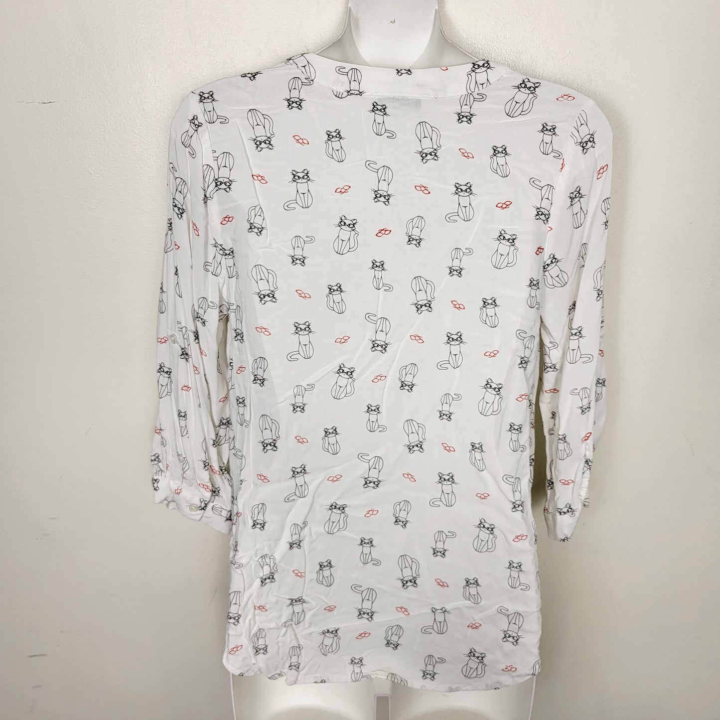 AMLE1 - Mandee white cat pattern rayon blouse. Size XS