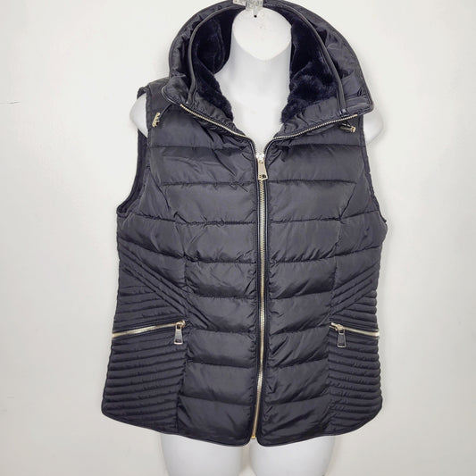 AMLE1 - NEW - Charlie Paige black quitled puffer vest with faux fur collar. Size small