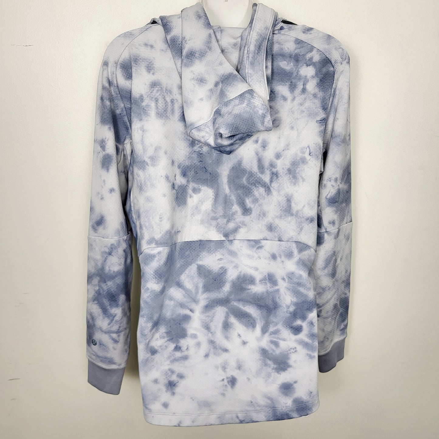 AMLE1 - Lululemon Textured Tech Hoodie in Tidal Dye / Alpine White/ Chambray print. Men's size small