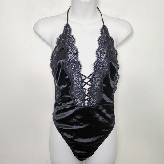 AMLE1 - NEW - La Senza black lace bodysuit. Size small