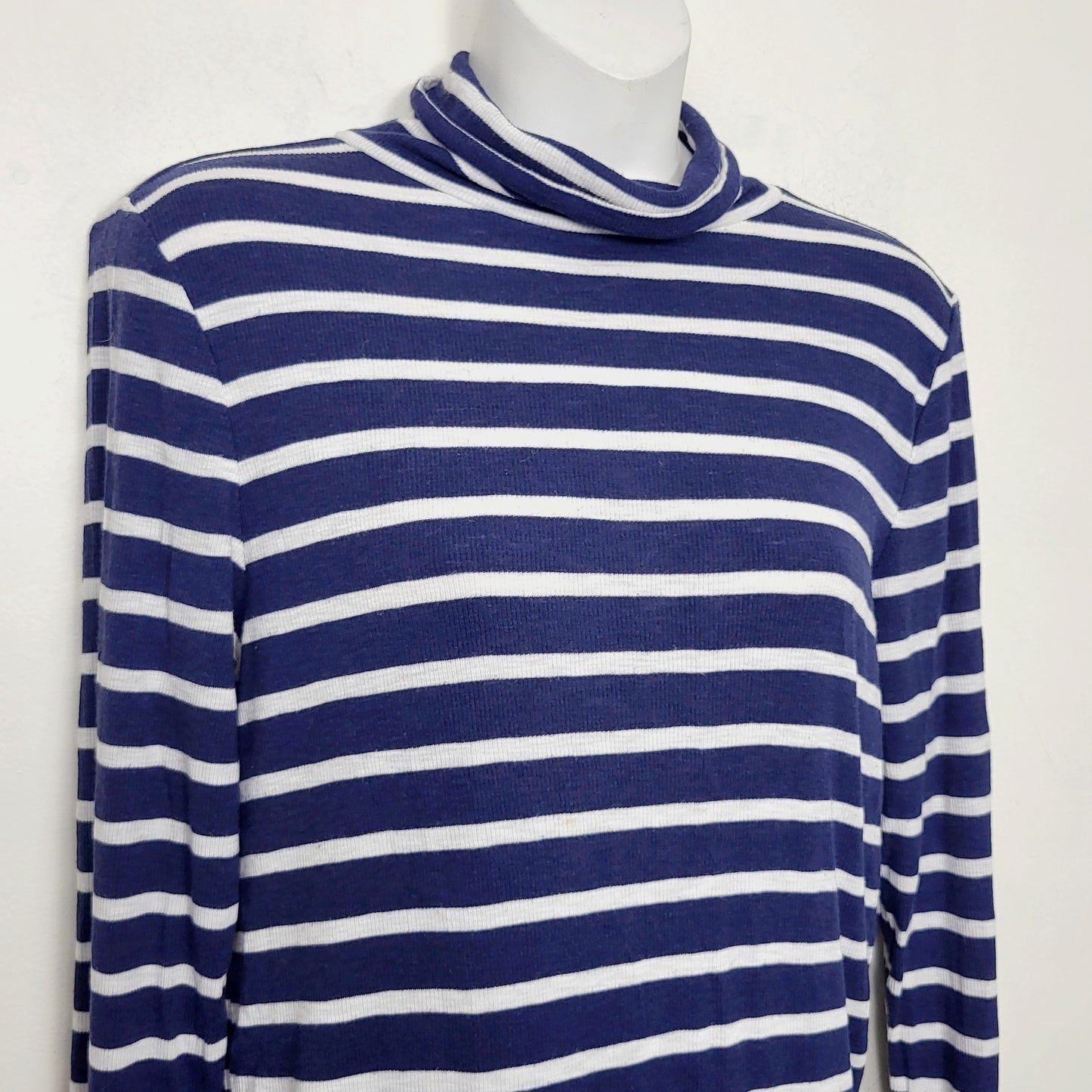 BBIN1 - Aerie navy striped "Real Soft" rib knit turtleneck. Size large