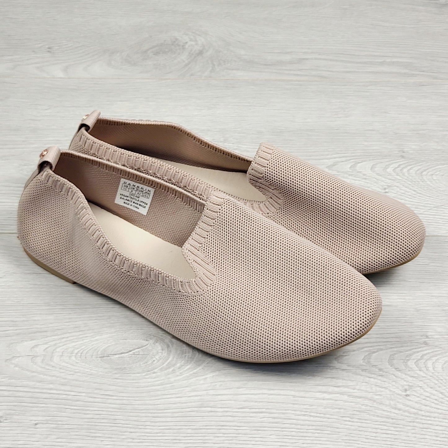 BBIN1 - Danskin mesh knit flats. Ladies size 10