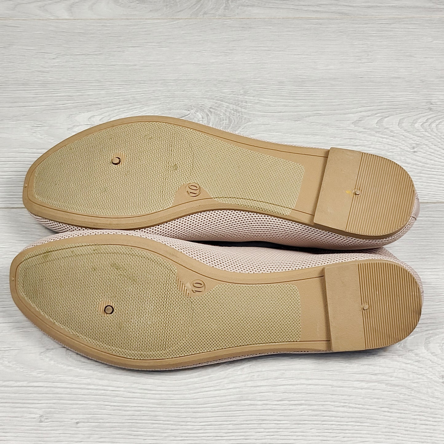 BBIN1 - Danskin mesh knit flats. Ladies size 10