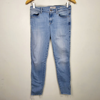 JKZ1 - Guess distressed "Sexy Curve" jeans. Size 28