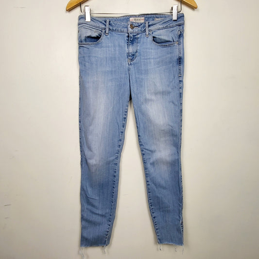 JKZ1 - Guess distressed "Sexy Curve" jeans. Size 28