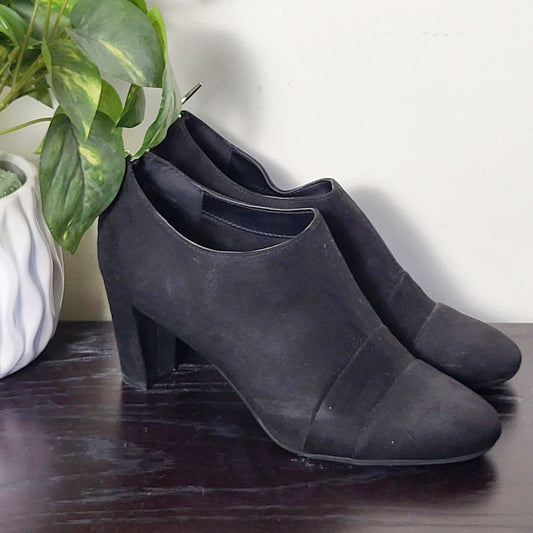 JKZ1 - A2 by Aerosoles black Sixth Avenue Pump. Size 9