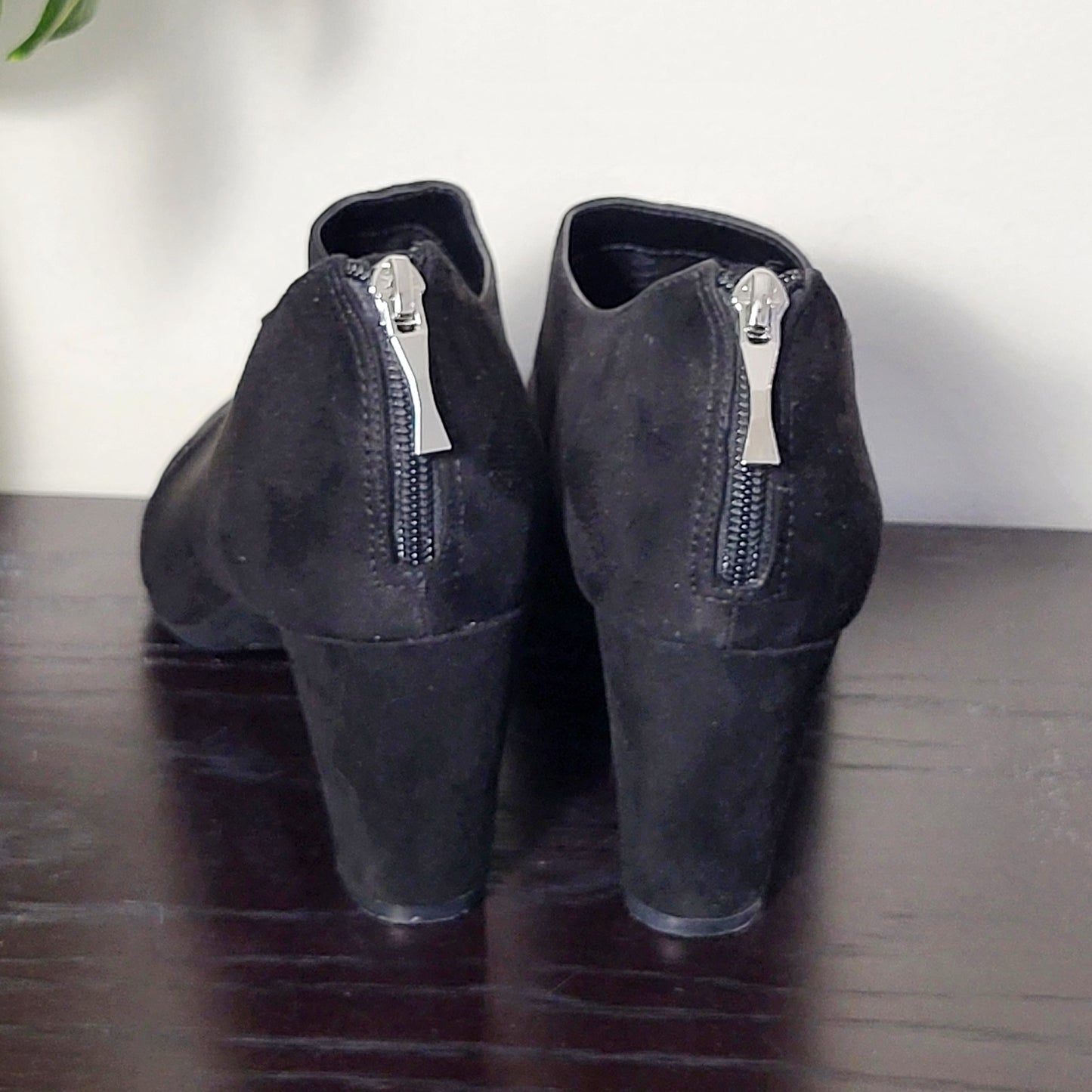 JKZ1 - A2 by Aerosoles black Sixth Avenue Pump. Size 9