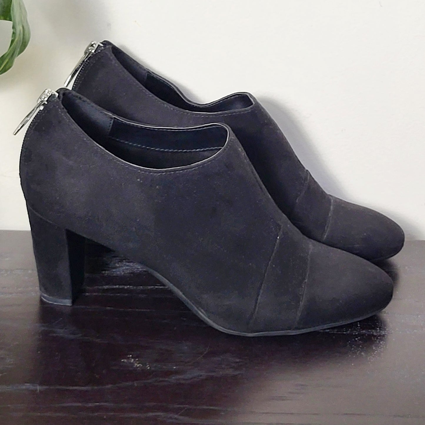 JKZ1 - A2 by Aerosoles black Sixth Avenue Pump. Size 9
