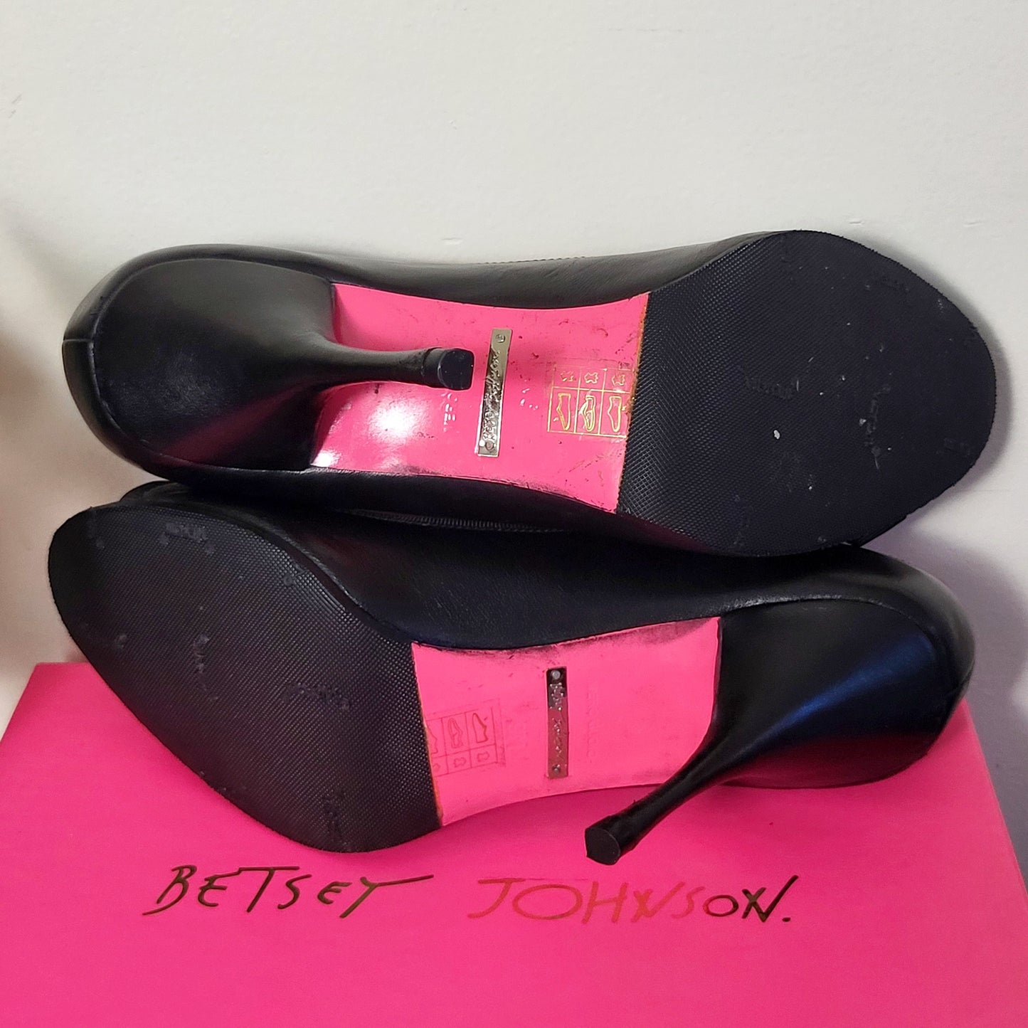 JKZ1 - Betsey Johnson Calais Italian Leather Peep Toe Heels With Crystal Flowers. Size 9