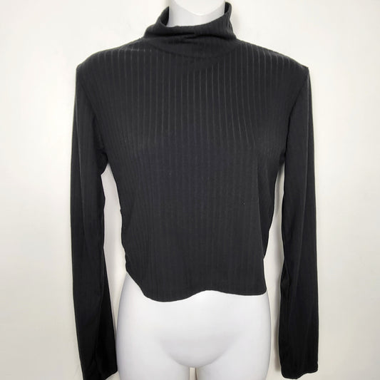 DZAV2 - Ardene black ribbed cropped turtleneck top. Size large