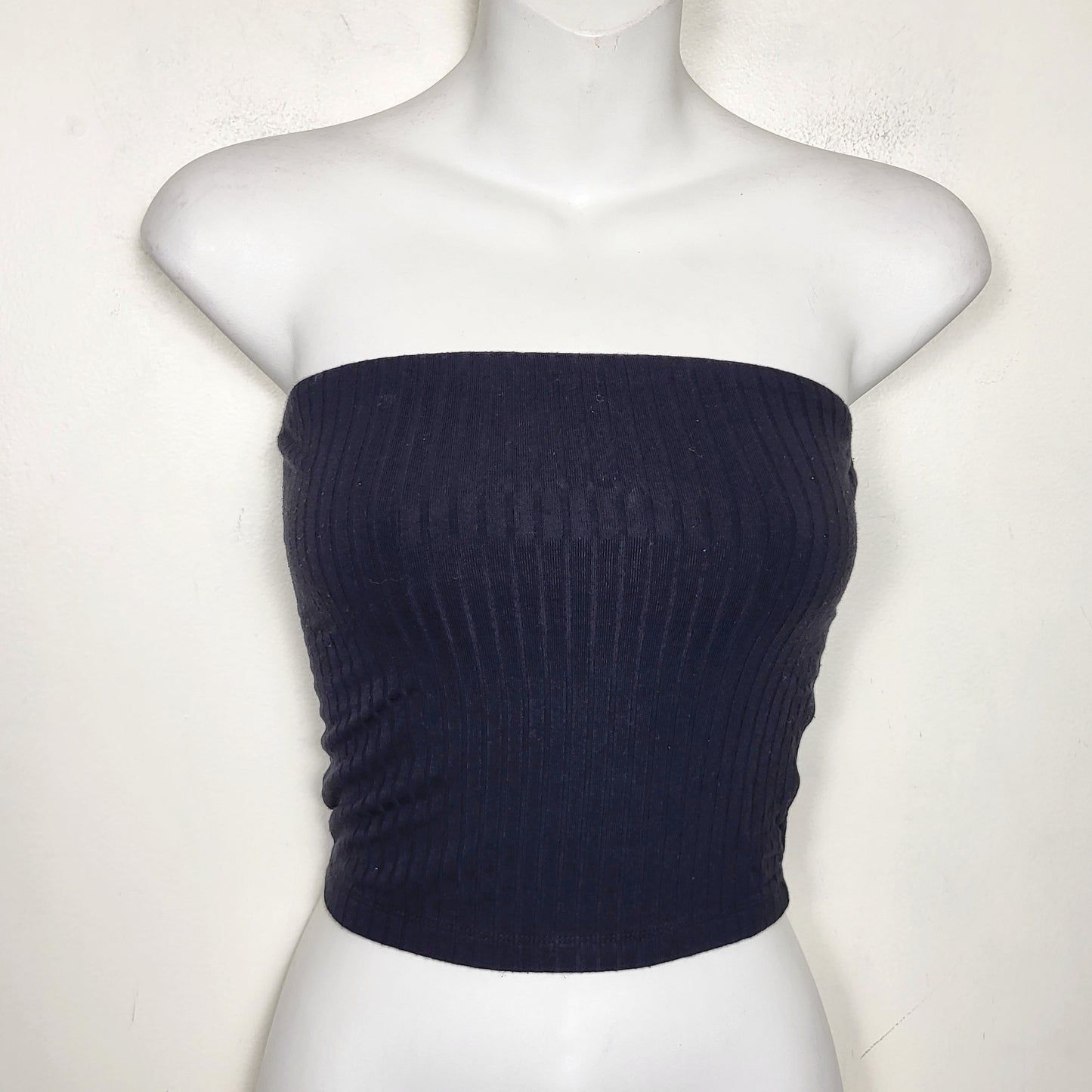 DZAV2 - American Eagle black ribbed soft and sexy tube top. Size XS