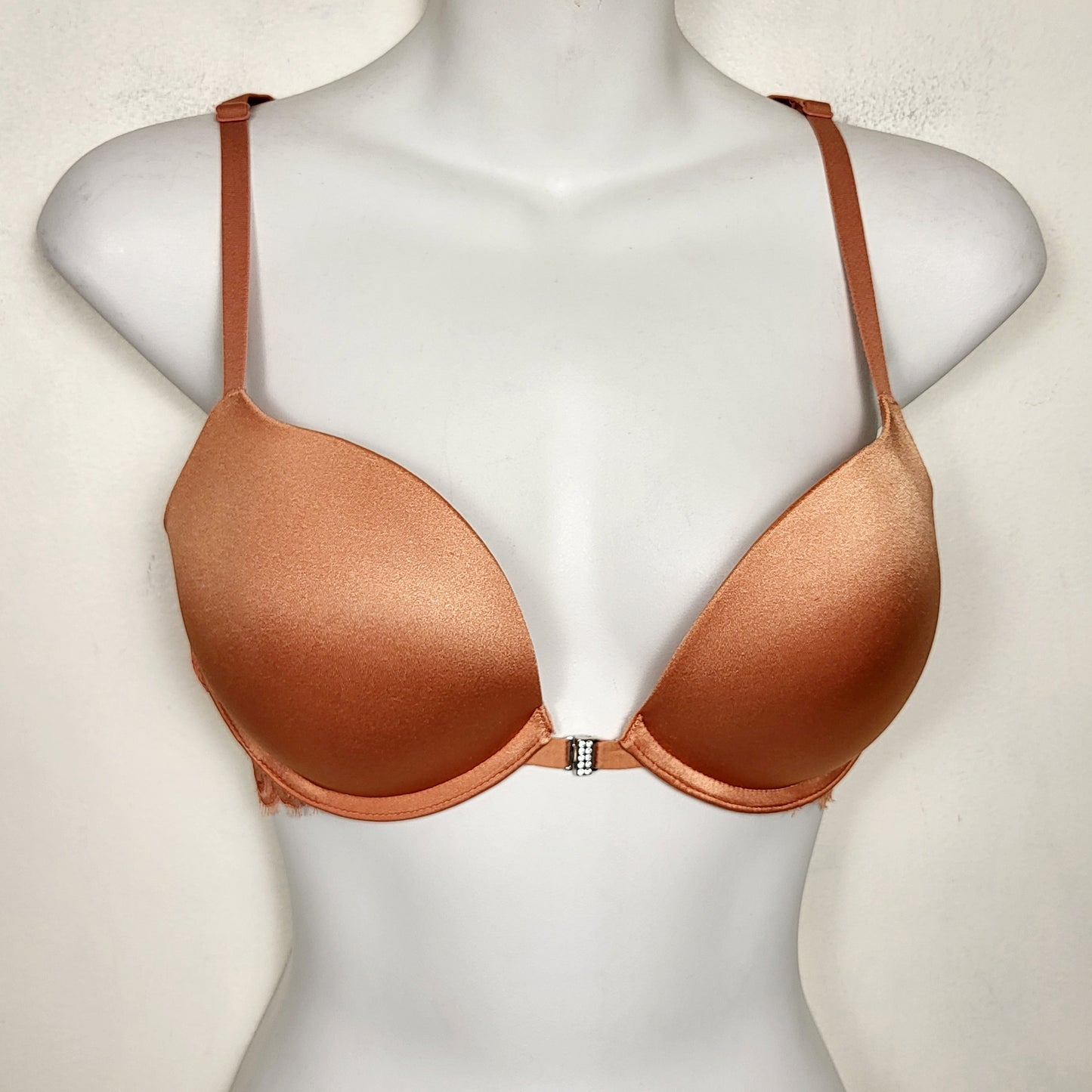 JKZ - La Senza front clasp satin "Classic Plunge" push-up bra. Size 32D