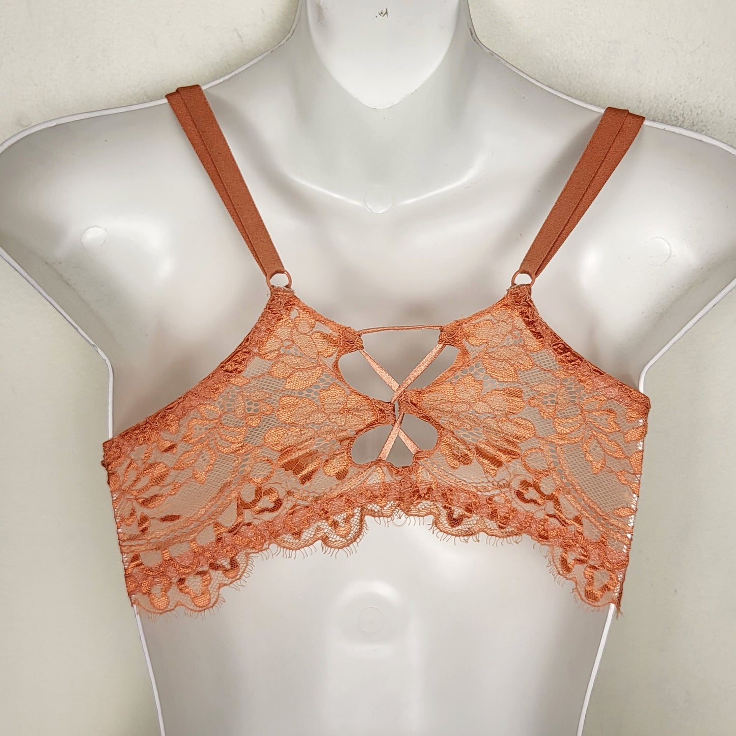 JKZ - La Senza front clasp satin "Classic Plunge" push-up bra. Size 32D